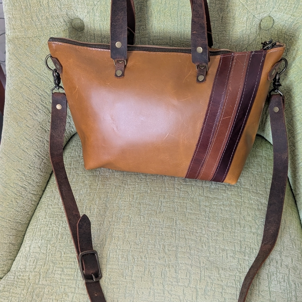Elegant Two-Tone Leather Crossbody Bag